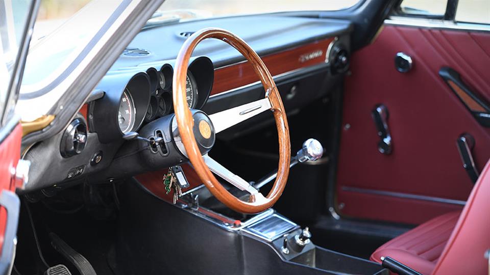 آلفارومئو 2000GTV مدل 1973